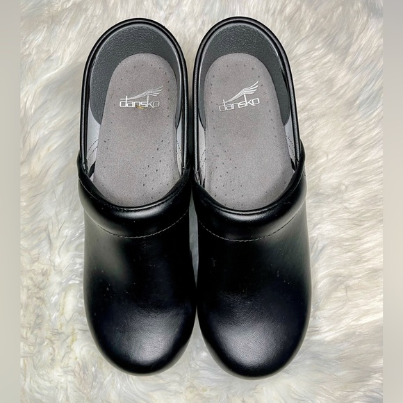 Dansko Professional Black Leather Clog - Picture 12 of 13